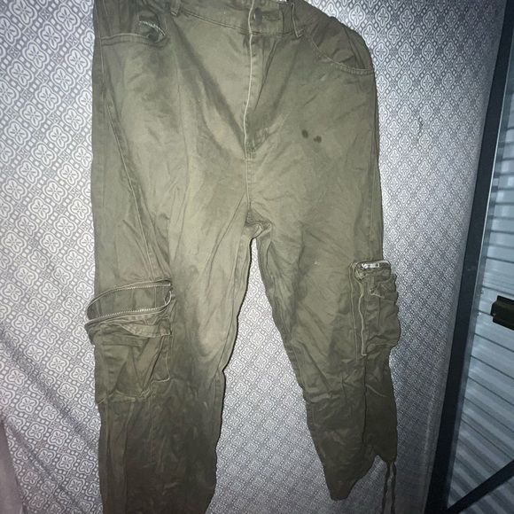 Fashion Nova Pants - Woman’s Olive Cargo Pants